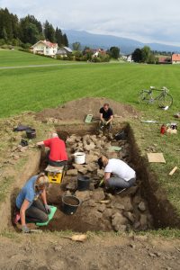 Grabung Oberdorf, Lehrgräblinge bei der Arbeit